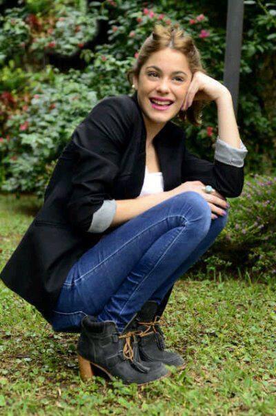 7FCTiniStoessel's tweet photo. ♥♥♥☻@TiniAMStoessel http://t.co/V4Ur4lj1pX