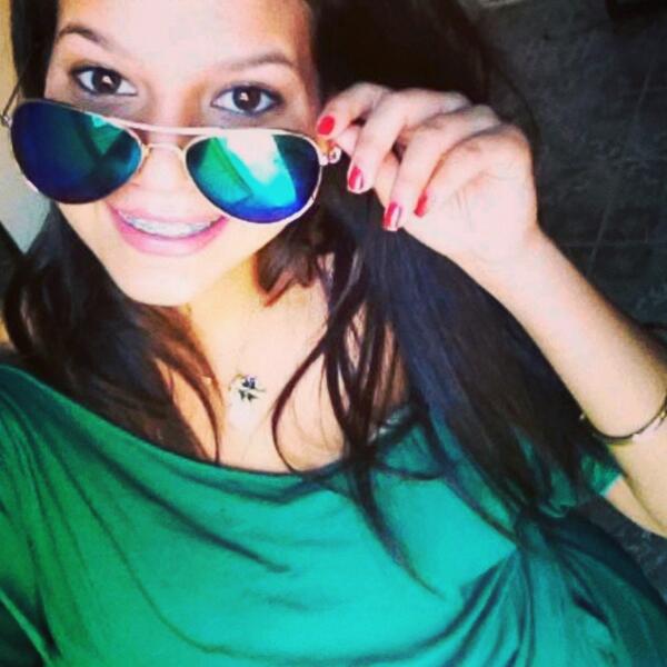 Brunna_bastoss's tweet photo. E foi então que o seu olhar se cruzou com o meu pela primeira vez .... (8) http://t.co/oSIhdl32mb