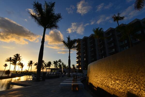 AndazMaui's tweet photo. With three ocean facing infinity pools, it might not get better than this. #sunset #maui http://t.co/SiE6Cb3L5d