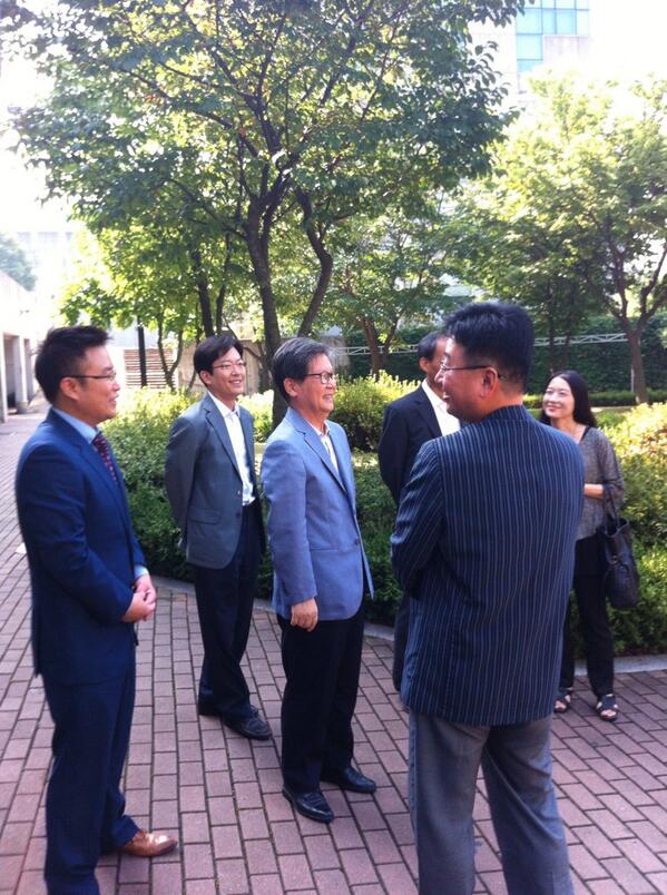 coopy2012's tweet image. 오늘 청년협동조합 컨퍼런스 기조강의를 하시는  신영복교수님입니다. 강의 제목은 "청년 내일을 말한다"입니다.