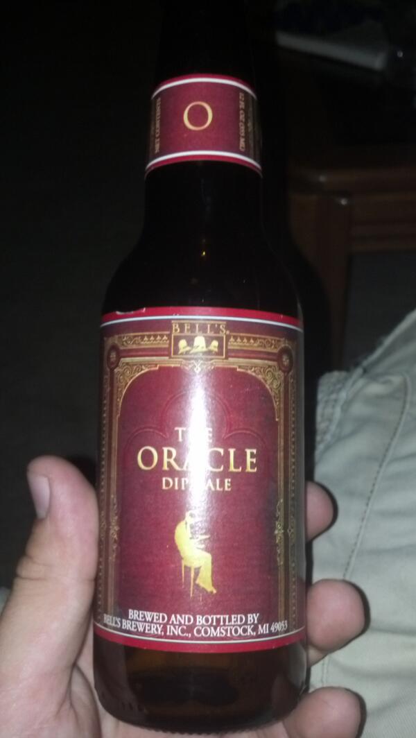 ccchhhccchhhh's tweet photo. Delicious #hops in my mouth @BellsBrewery #oracle #dipa #fridaynight http://t.co/c2RMbSJLb5
