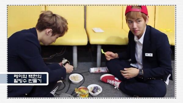 Baekyeoliee's tweet photo. Yixing and Baekhyun eating canned fruit, ice cream and other sweets on the floor ;;;;;;;; http://t.co/ayOzuBS5MI