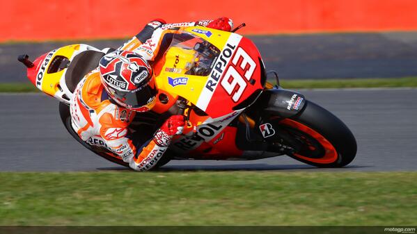 MotoGP's tweet photo. Marquez quickest as Crutchlow crashes twice - #MotoGP #Silverstone FP3: http://t.co/jK60TOwvlH http://t.co/I8vGpG0u66