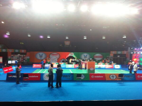 SainaNehwalFC's tweet photo. @NSaina @HydHotshots @KonaTarun the stage is set! Lets paint this town YELLOW!!! http://t.co/xqIppy3lNx