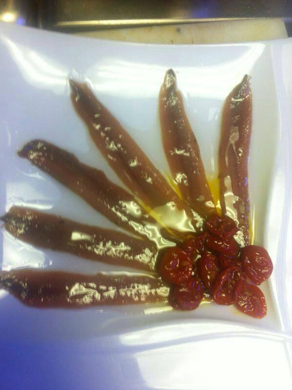 OroNorte's tweet photo. Hoy emplatamos, Anchoas Oro Norte con " Pomodori secchi di Puglia", una perfecta combinación.... http://t.co/cWufaSJwha