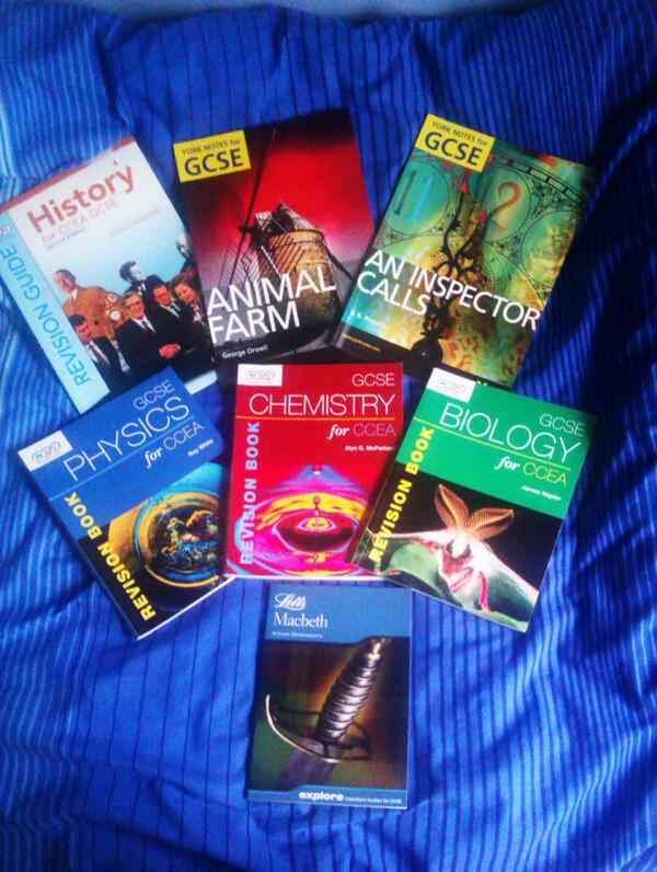 Lkismyname's tweet image. Anyone want these? #revisionguides