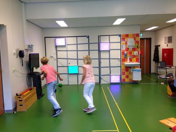 #publieksdag UMCU test van Tic Tac Tiles prototype een ontwikkeling van Linda Giesselink <a href="/TUDelft/">TU Delft</a>