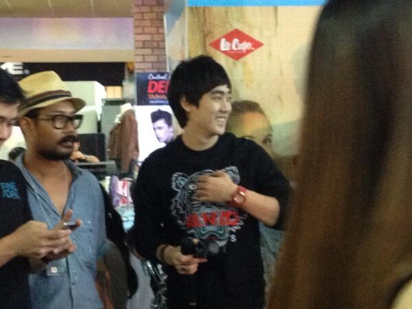 CanHut47's tweet photo. พี่ฮัทกำลังจะขึ้นร้องเพลงจ้าา  @ เชียงใหม่ http://t.co/PMlFVgxbho