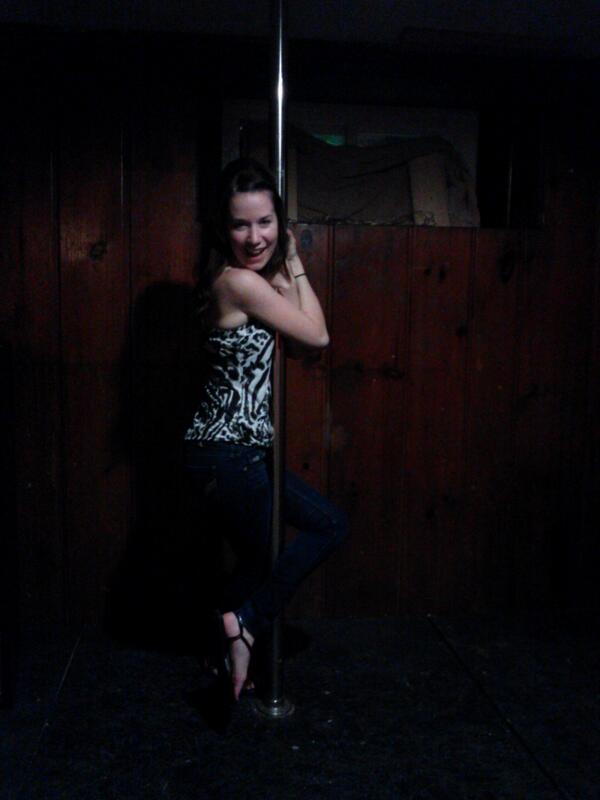 samanthamarcia_'s tweet image. Dont know where i am #StripperPole #FratHouse #HadToPee! Haha