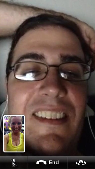 Face timing while gyming it up. Def helps pass time. =) @ErnieMuska http://t.co/D5boBGhxYD