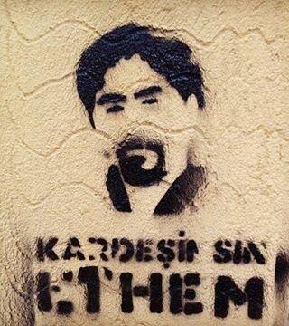murataras972's tweet photo. "@candundaradasi: Dün gece Gençlerbirliği maçında "Hepimiz Ethem'iz!" http://t.co/zhpYIIv32Q http://t.co/fgCHbX4zcd"