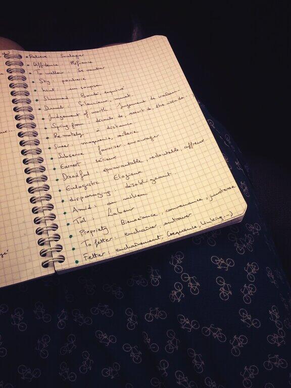 troglodette's tweet image. L&apos;étudiante sérieuse révise son vocabulaire durant les trajets de voiture B-) #StudyNonStop