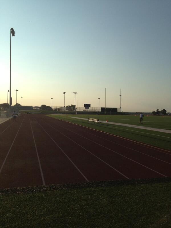 kyleinvaders's tweet photo. Great day for some football!  #Invadernation http://t.co/WjnjBilU9m