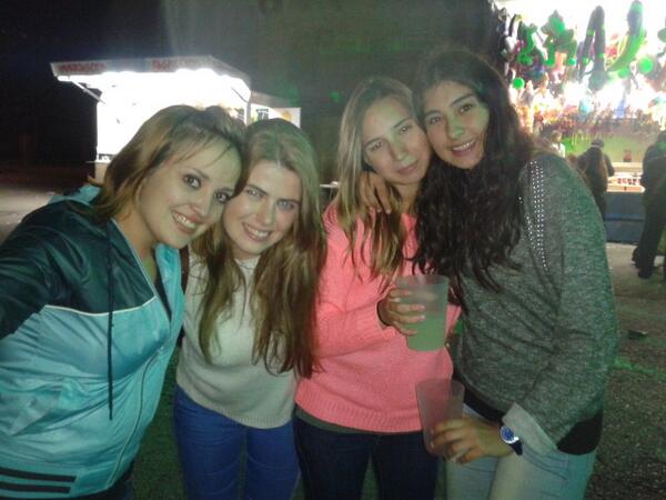 nagore_delgado's tweet photo. Buen final de nuestra semanita de relax y dedicada exclusivamente a comer @Isa_Goyeneche @sandra842 @Alicieta19 http://t.co/5J2NaS1x7y