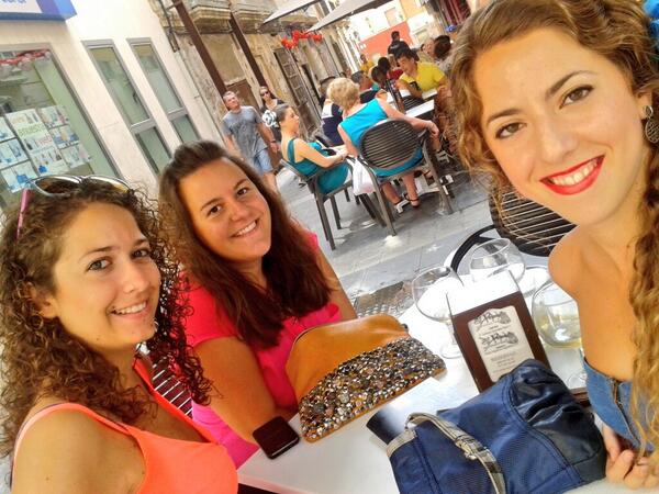 elesocas's tweet photo. Terminar la feria asi es bien @Marorellanab @RoJigle http://t.co/MQoeZ3SLbQ
