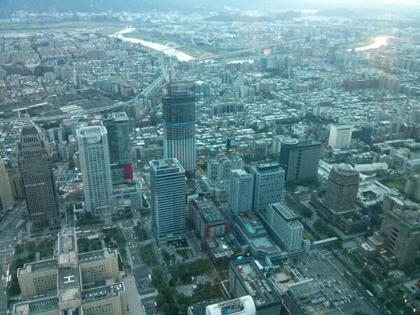 fastef's tweet photo. A view from the top: Taipei 101 http://t.co/Rpir004bnV