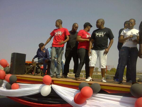 yaronafm's tweet photo. #YaronaFM14Parade: That's "Mr.Old Skul Kwaito #MojoMix |̊\̲̳Λ̲̳̲̊̊/̲̳|̊" @DJNTBASE1 having mad fun!!!☺ http://t.co/3cdLY00mUo