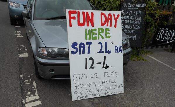There's no need for that apostrophe in TEAS
Dolphin Inn, #GillinghamDorset 24th Aug 2013