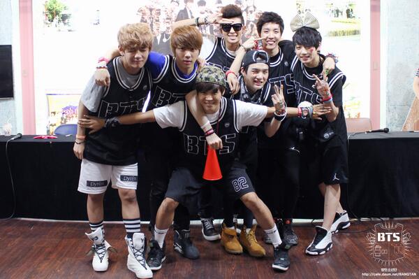 #방탄소년단 지방 팬 사인회 현장 STAFF DIARY가 업로드 되었습니다.    부산부터 대구, 대전, 광주 그리고~? 궁금하죠? 궁금하면 공카로! 'ㅇ'  cafe.daum.net/BANGTAN/jbaP/25