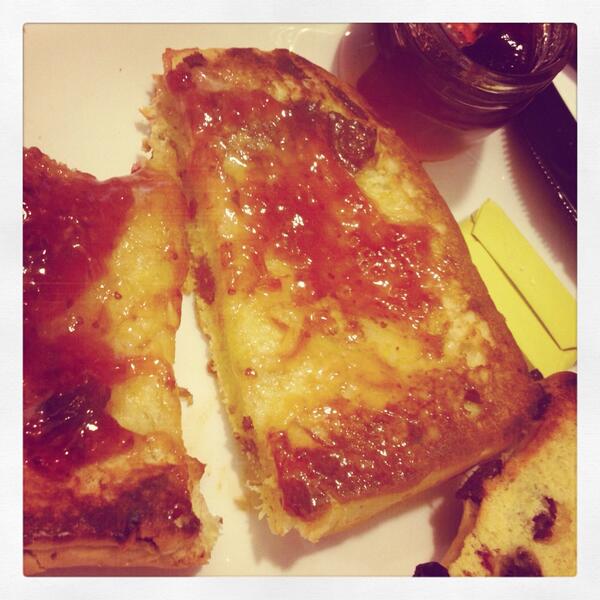 StarbucksBWOOD's tweet image. Perfect for a day like today... #fruitbread