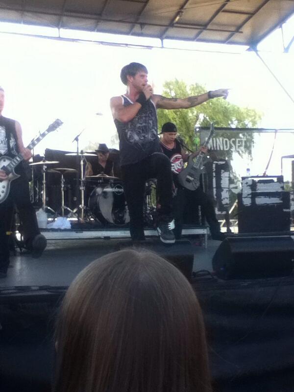 kelseyvanity97's tweet photo. Sexy singer of Mindset Evolution at jjo bandcamp, was a wonderful day:) @MindsetEvo http://t.co/wedXrQrO4X