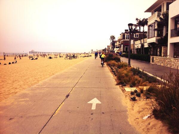 birdz_eye_view's tweet photo. Cruisin' Manhattan Beach on my beach cruiser #lifeisgood http://t.co/QZxpmsBGSi