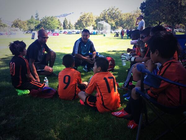 Vega_FC's tweet photo. Copita Alianza quarterfinal pre-match team talk, Kickoff at 10:50! #VFC2003B http://t.co/V0Yv2BJT8a
