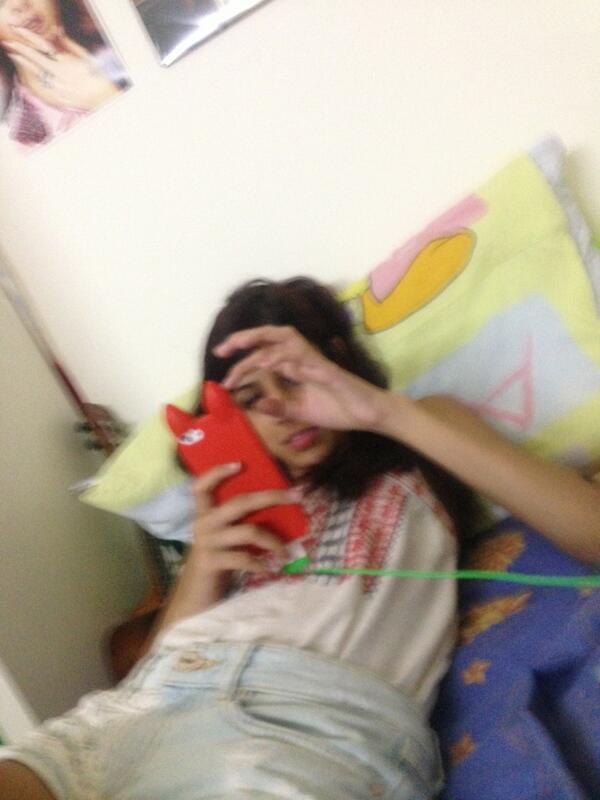 claudben's tweet image. @doublepkd being an anti social loser and is addicted to her phone #stopphoneaddiction