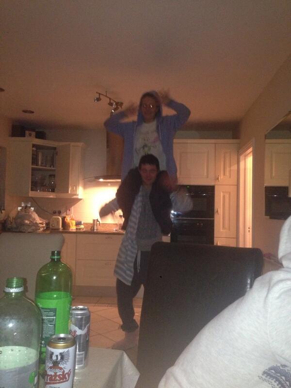 MiaFlynn2's tweet photo. @ShaneButler187 @BethDowling @PughSinead  sweet dressing gowns xo http://t.co/TqAQYPVFG6