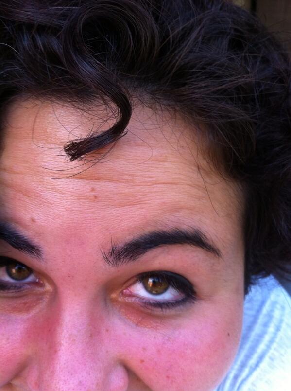 Ariannasacca's tweet photo. Ricciolino alla superman da sta mattina...lol http://t.co/Cdv6psufbc