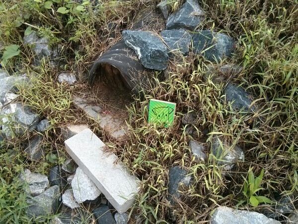 straytl's tweet image. Ha! Perfect. RT @beltlinepiper @straytl left me a gift at my old home . :-). .