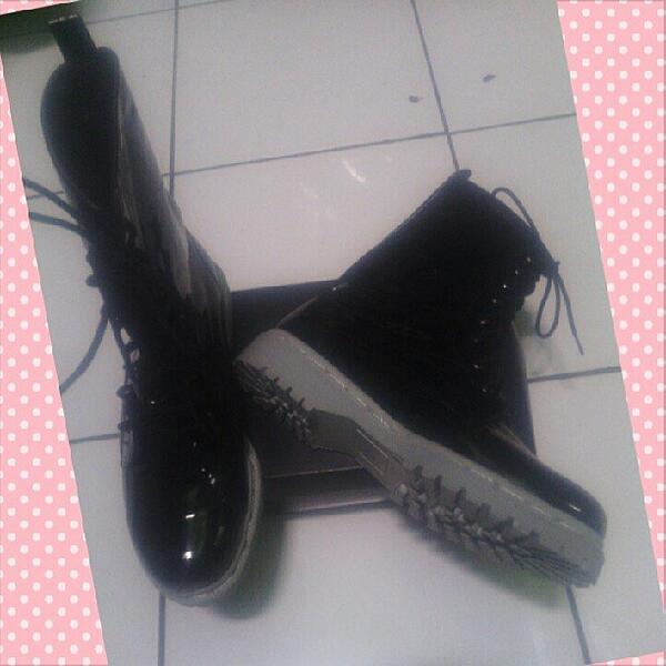 adyanisproject's tweet photo. Ini model boots harganya kalo yg lebih 3hole 220:) http://t.co/JnI51hpEem