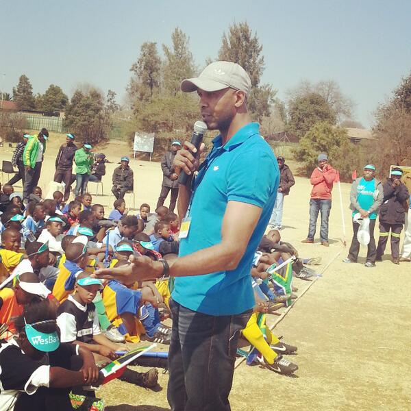 ClareZam's tweet image. @LucasRadebe Thanks for being at #DreamfieldsProject with us #FirstRand volunteers to inspire &amp;amp; motivate SA's Youth