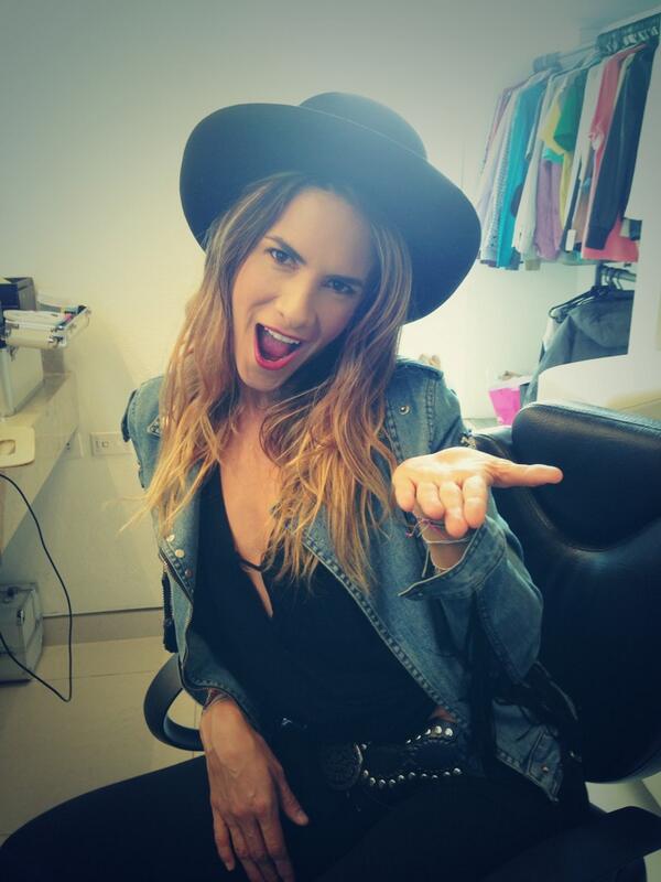 natybotero's tweet photo. Lista para promocionar #coraje en @CampeonesWin canal 633 de Direct Tv #manifiestodeamor !! http://t.co/t6mRMQTGZK