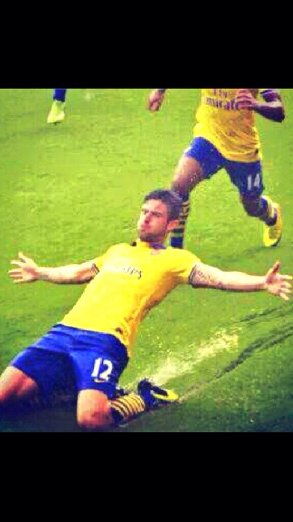 _OlivierGiroud_'s tweet image. Sliiiiide on the knees!!! Great win today X 👍