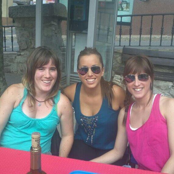tsas_o's tweet photo. Calentando motores en la.comida pre-fiestas!!! http://t.co/hcdYpMyIkK