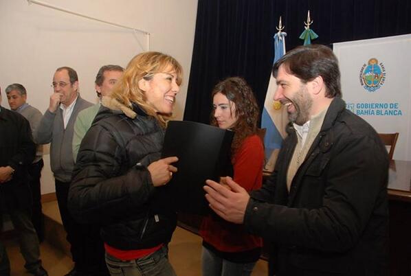 DirPCiudBB's tweet photo. ¡Concretamos la entrega del financiamiento a 40 nuevos Microemprendedores locales! @romeroyarco @G_Bevilacqua_ http://t.co/ydsMZisyiW