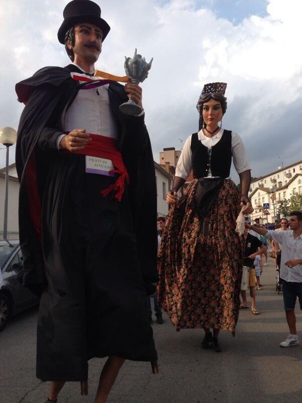 Prats de Lluçanès 🎗 (@pratsdellucanes) on Twitter photo Avui el Vicenç, l'Àgata i la colla dels <a href="/GegantsPratsdeL/">Gegants Prats de Ll.</a> són a Santa Maria d'Oló #PratsAnima Avui el Vicenç, l'Àgata i la colla dels <a href="/GegantsPratsdeL/">Gegants Prats de Ll.</a> són a Santa Maria d'Oló #PratsAnima