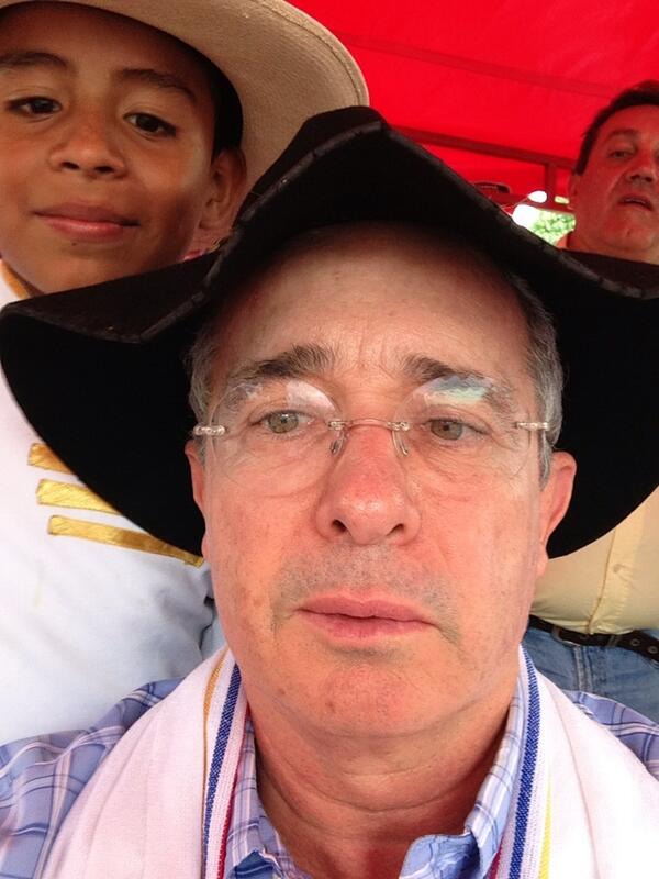 AlvaroUribeVel's tweet photo. Escuchamos a los niños de Casanare http://t.co/xkGyJlRy7M