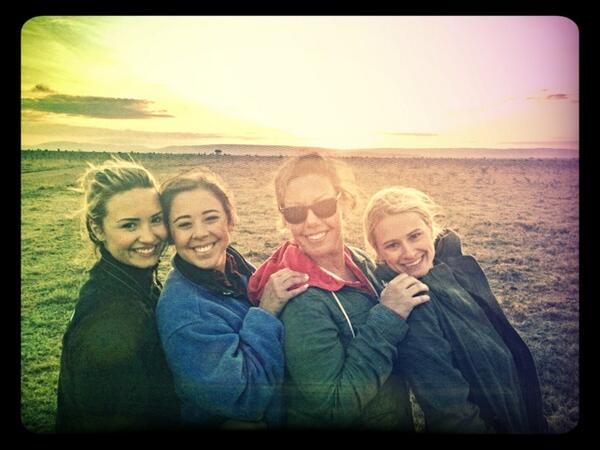 ddlovato's tweet photo. Early sunrise with amazing friends http://t.co/VUDLSl5Bwm