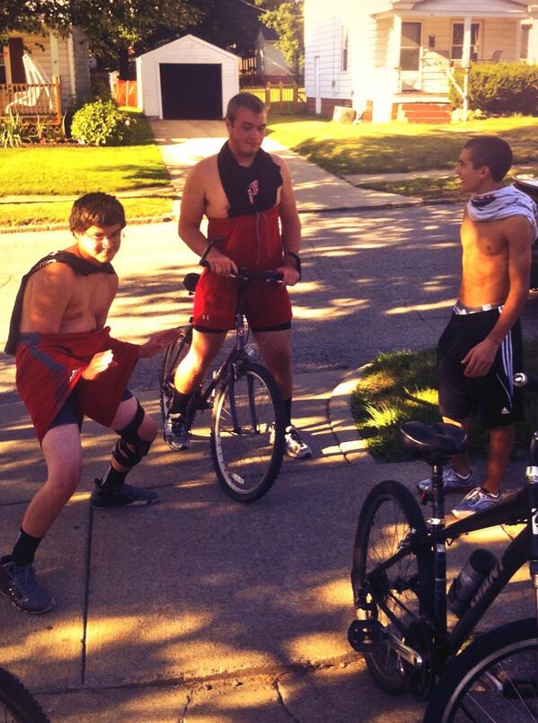 sydneyteter's tweet image. what I walked outside to today 😳😂 #megacrew