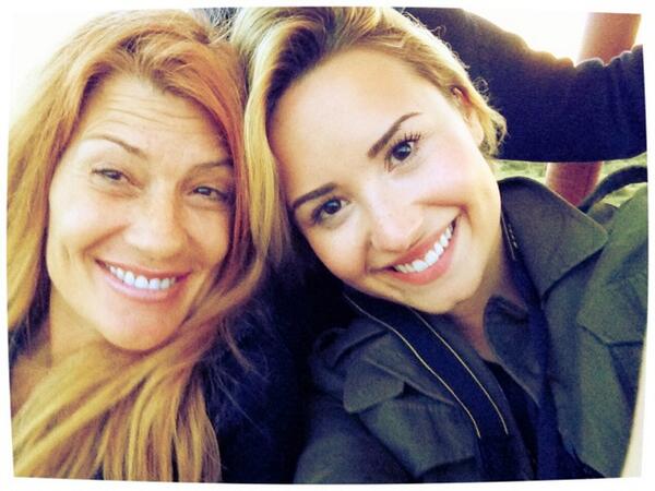 ddlovato's tweet photo. I love my momma @DiannaDeLaGarza http://t.co/XgAJT0PXmX