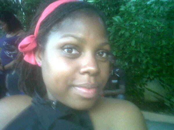 Miss_TKelly's tweet image. Can you say burst!!! #itired but still look great in my Eye Candy by @ylebeauty lash extensions. #CuteGirl #BadCamera