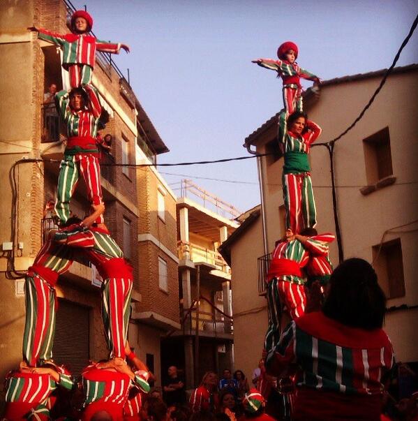 Titaguas_'s tweet photo. Gracias a nuestros amigos los "muixeranguers" de Algemesí por participar hoy en la Bajada de la Virgen, en #Titaguas. http://t.co/kd4UPMh1AF