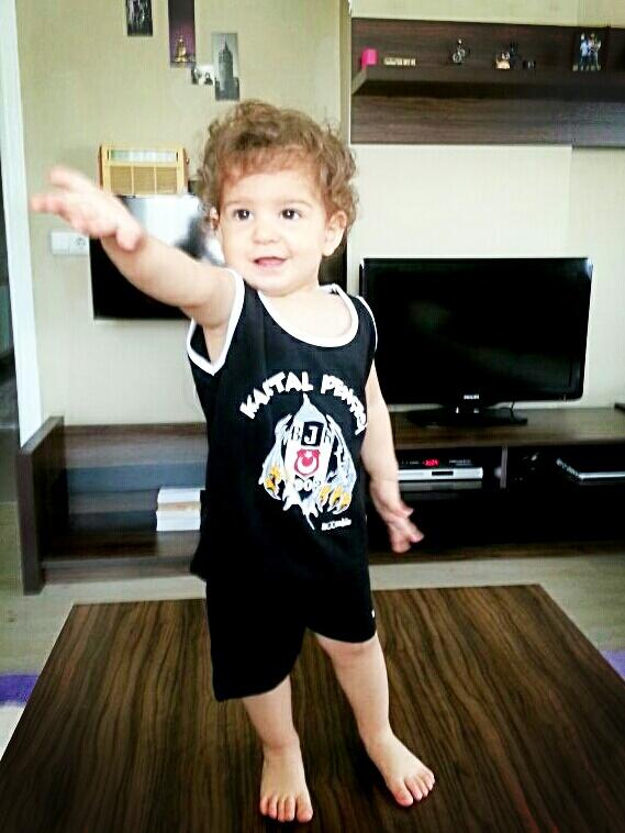 basyucel's tweet photo. @Forzahaber artık evde iki beşiktaşlıyız son kartal kızım nehir http://t.co/mLQ0R3n03V