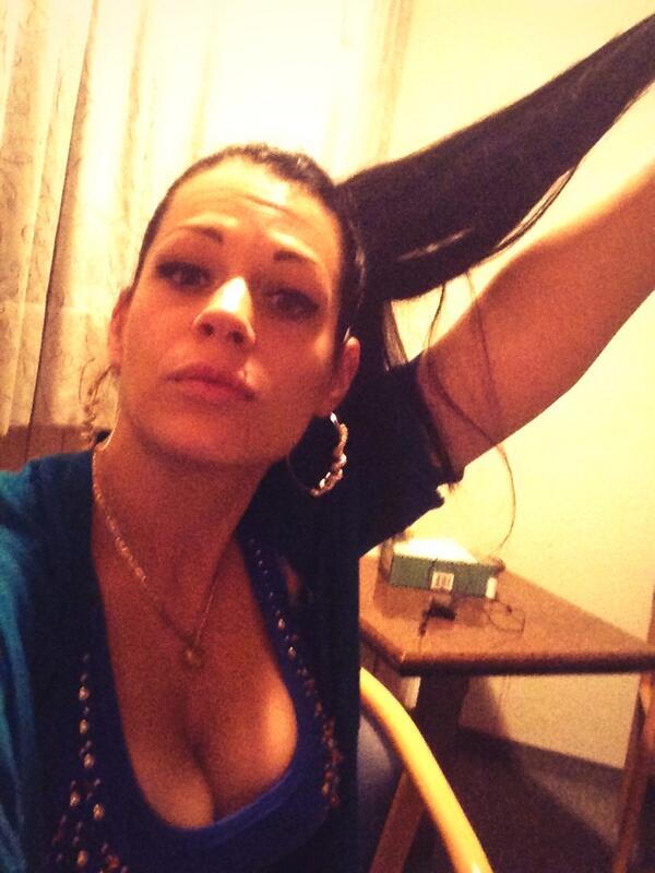 DinaBocskai's tweet image. What??? #boreddd #waiting #funontheset