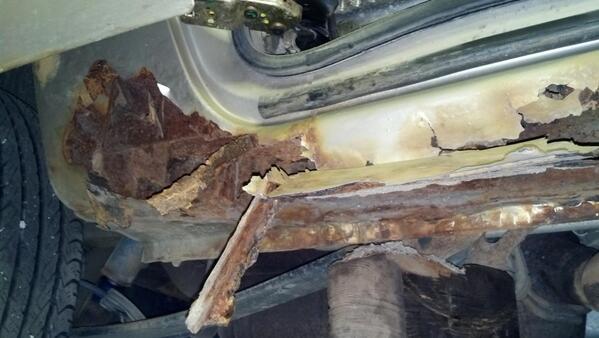 npanagiotes's tweet photo. @Dodge 30 thousand dollar 2006 dodge grand caravan. Nice and rusty http://t.co/Q3rFPhmXT0