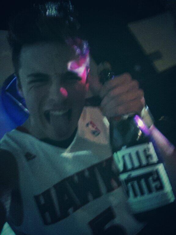 Vityreinosa19's tweet image. Al que le guste el champan que se ponga bien cerquita qie hoy nos mojamos #BeachProject