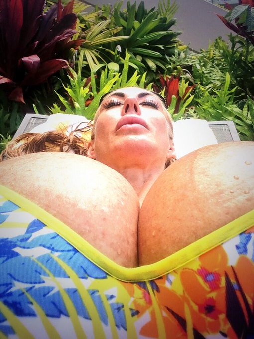 Last day of vacation, resting at pool http://t.co/Wvh7h7eInw