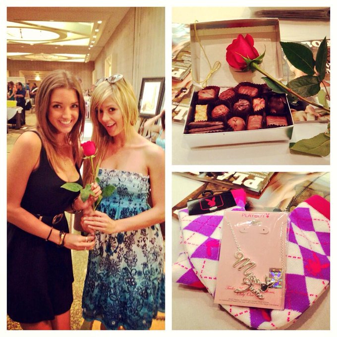 The gorgeous @MissAlyssaArce and lots of presents at @Glamourcon ! ??? http://t.co/2KfCJgm8ZW